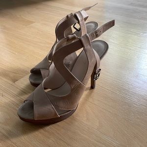 Nine West nude heels. Beautiful condition worn once.  Size 8 1/2